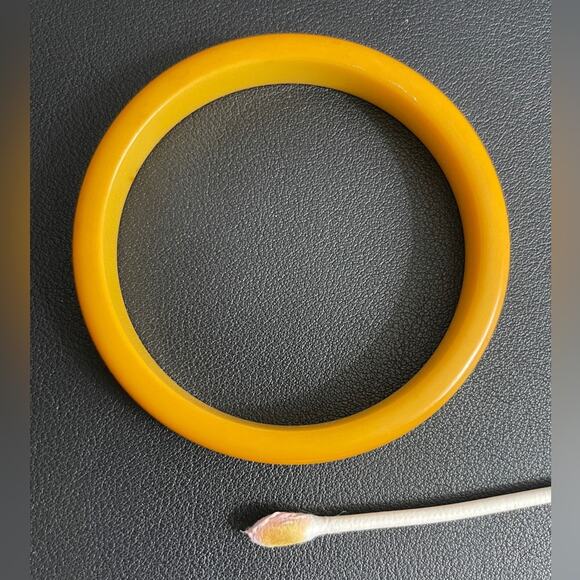 Vintage Butterscotch Bakelite Bangle Bracelet Authentic Tested Retro - Picture 2 of 5